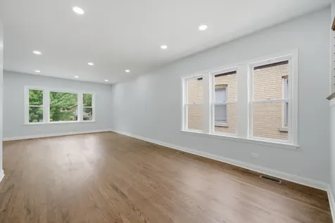 10021 South Oakley Avenue Chicago IL 60643