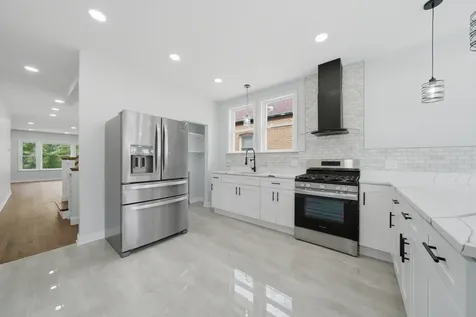 10021 South Oakley Avenue Chicago IL 60643
