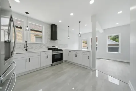 10021 South Oakley Avenue Chicago IL 60643