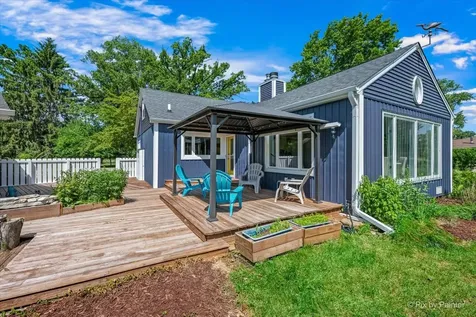 209 Eastwood Court Barrington IL 60010