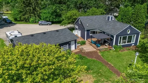 209 Eastwood Court Barrington IL 60010