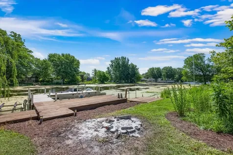 209 Eastwood Court Barrington IL 60010