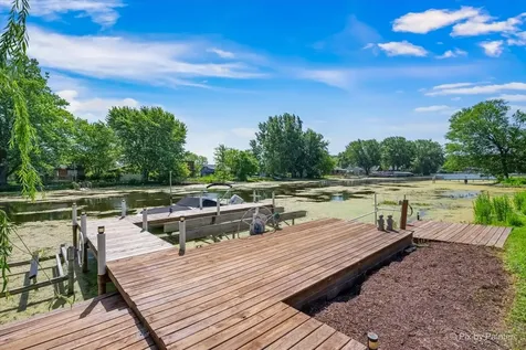 209 Eastwood Court Barrington IL 60010