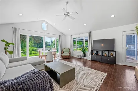 209 Eastwood Court Barrington IL 60010