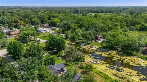 209 Eastwood Court Barrington IL 60010