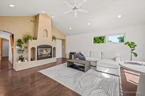 209 Eastwood Court Barrington IL 60010