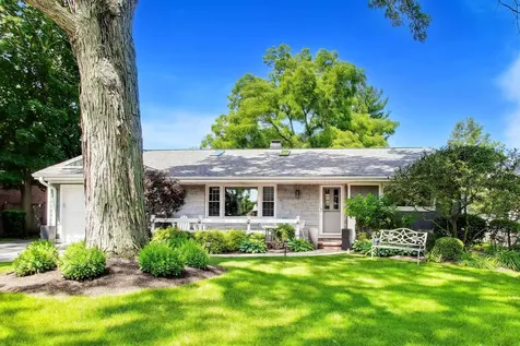 1884 Penfold Place Northbrook IL 60062