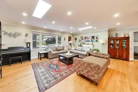 1884 Penfold Place Northbrook IL 60062