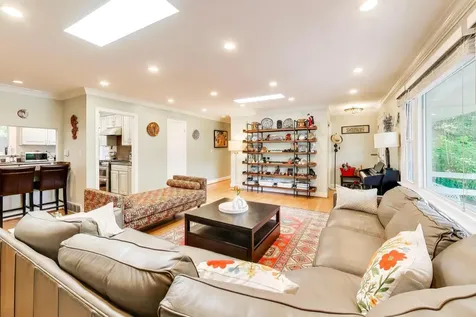 1884 Penfold Place Northbrook IL 60062