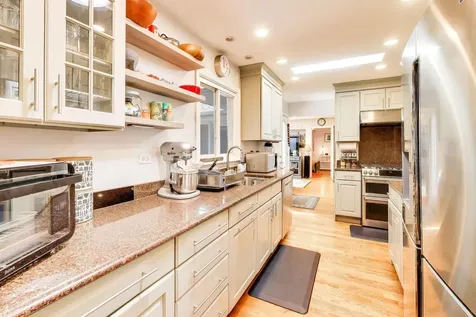 1884 Penfold Place Northbrook IL 60062