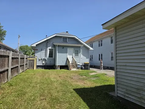 614 North Butrick Street Waukegan IL 60085