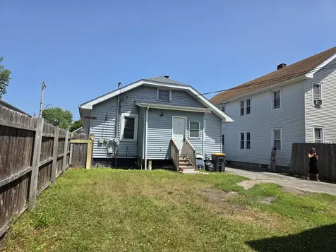 614 North Butrick Street Waukegan IL 60085