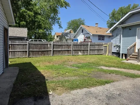 614 North Butrick Street Waukegan IL 60085