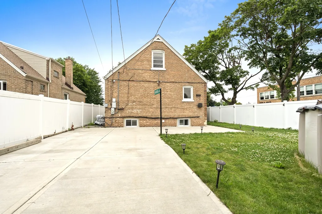 5701 South Mobile Avenue Chicago IL 60638