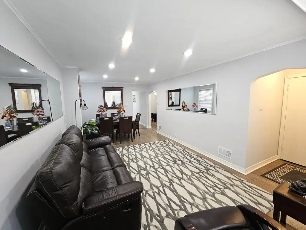5701 South Mobile Avenue Chicago IL 60638