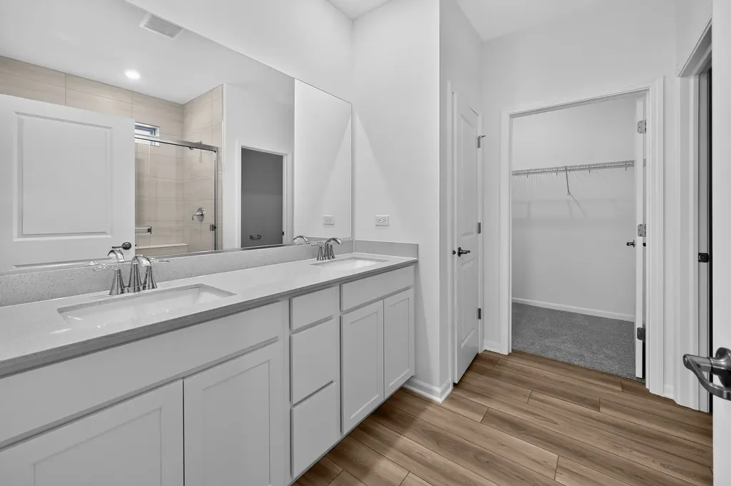 2030 Kenilworth Place Aurora IL 60506