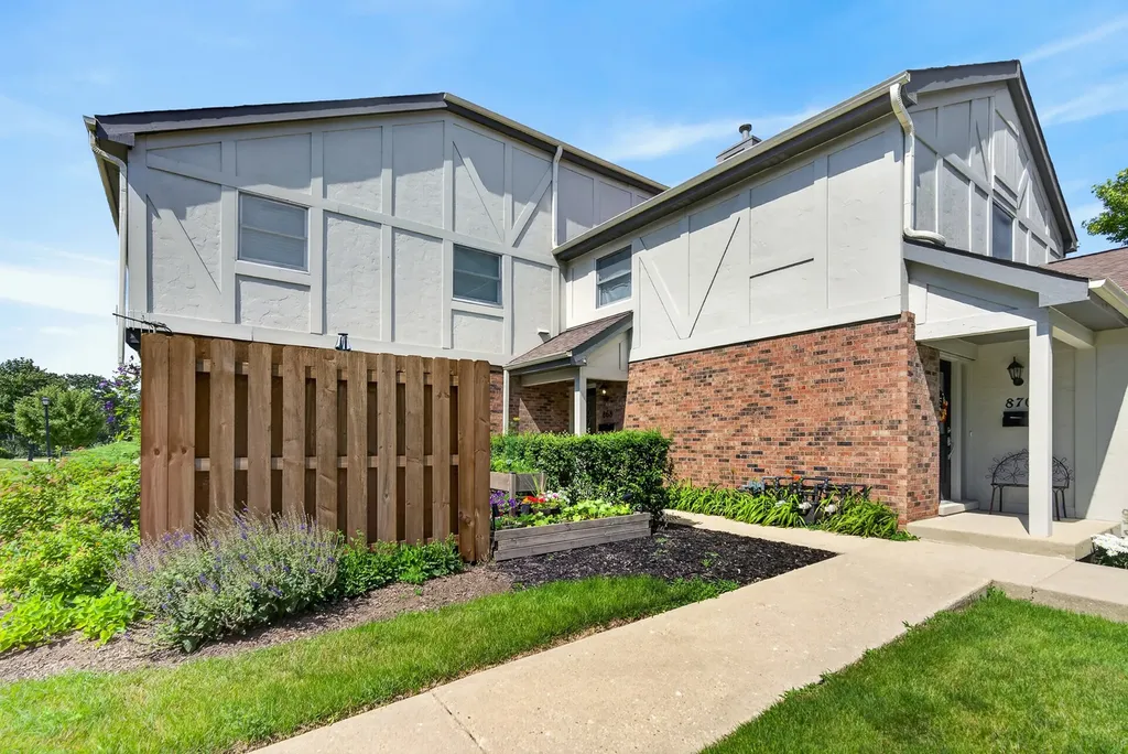 868 Bristol Drive Barrington IL 60010