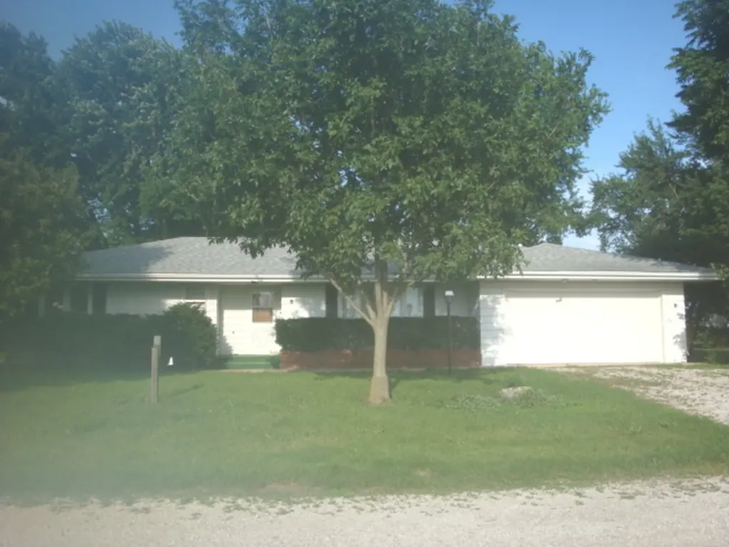 498 Park Street Cissna Park IL 60924