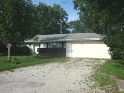 498 Park Street Cissna Park IL 60924