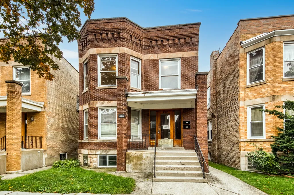 4737 North Kildare Avenue Chicago IL 60630