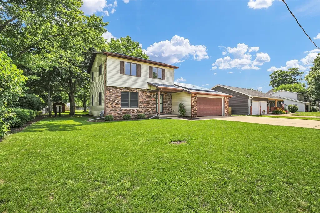 1009 North West Street N Leroy IL 61752
