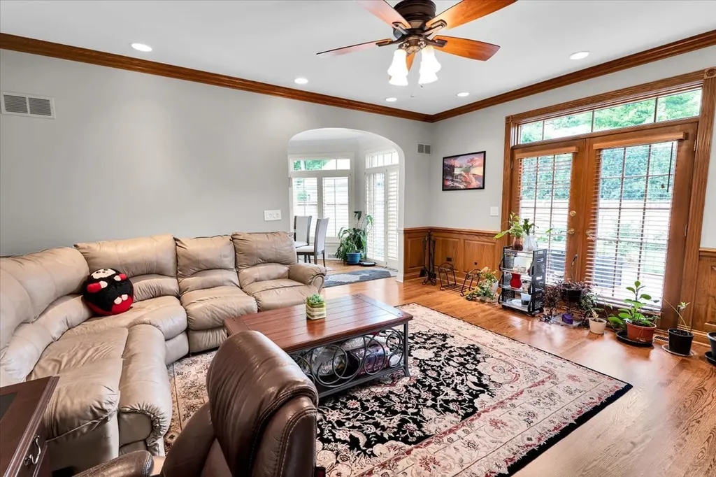 310 North County Line Road Hinsdale IL 60521