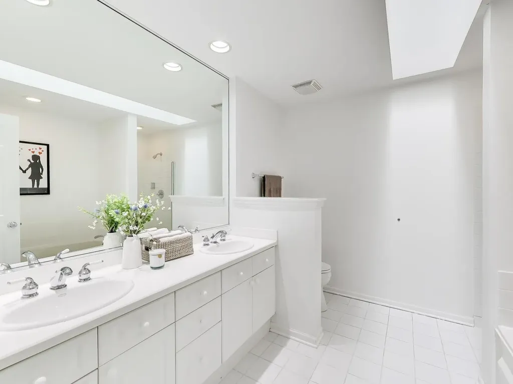4926 South Cornell Avenue Chicago IL 60615