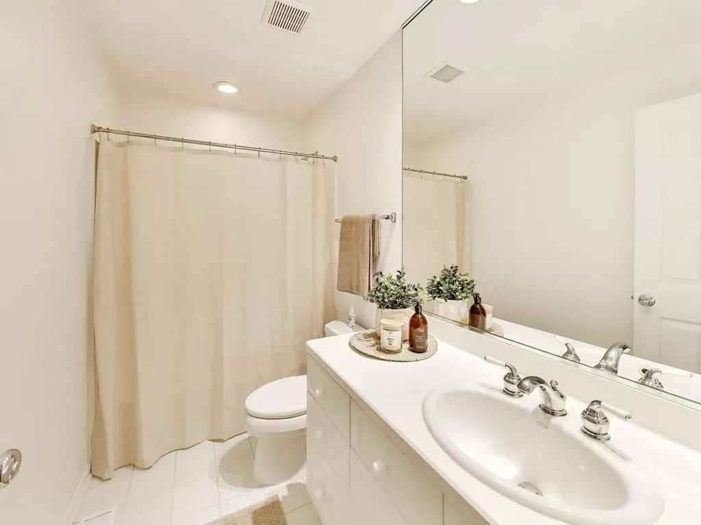 4926 South Cornell Avenue Chicago IL 60615