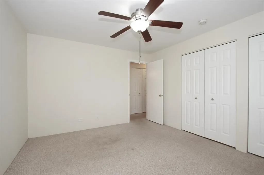 1010 Glastonbury Lane Schaumburg IL 60193