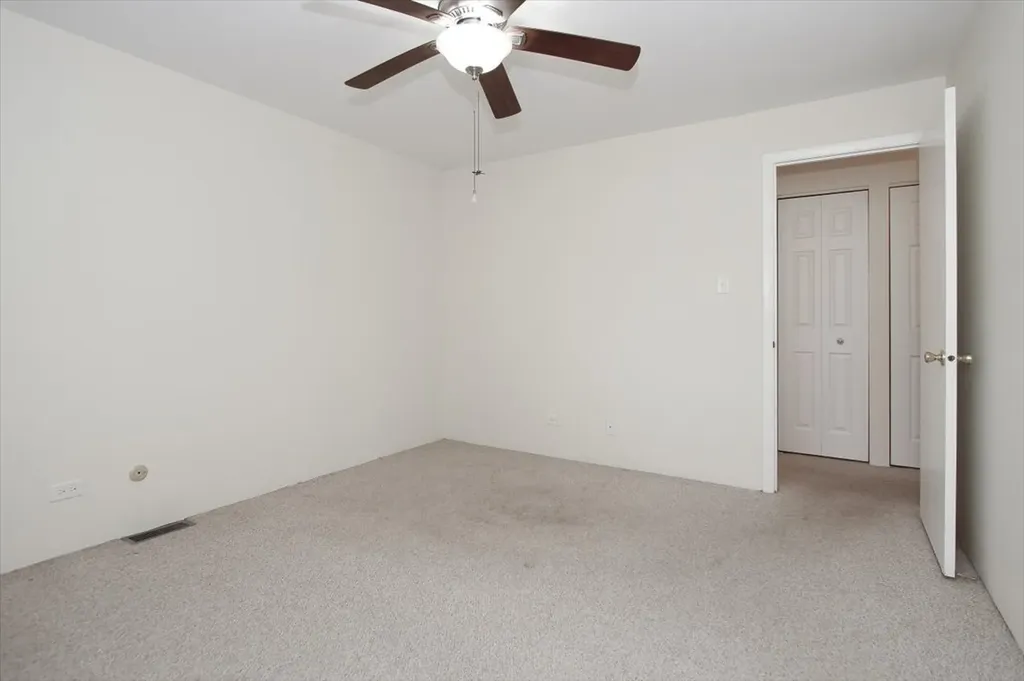 1010 Glastonbury Lane Schaumburg IL 60193