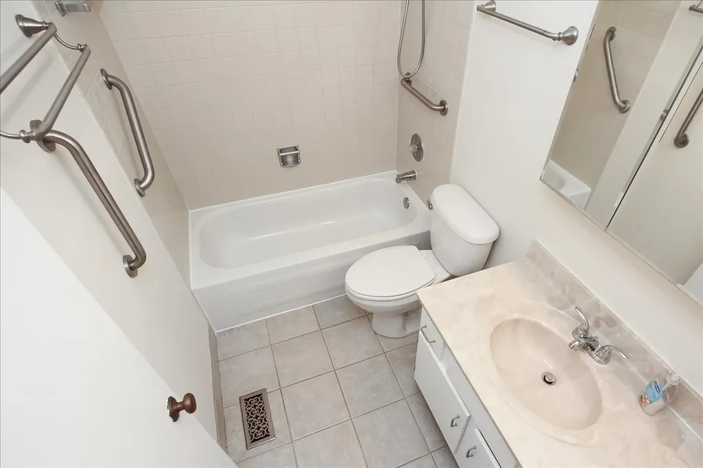 1010 Glastonbury Lane Schaumburg IL 60193