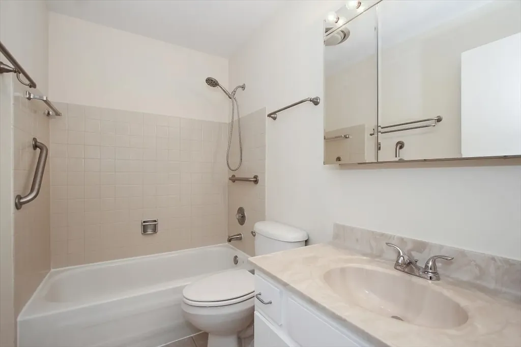 1010 Glastonbury Lane Schaumburg IL 60193