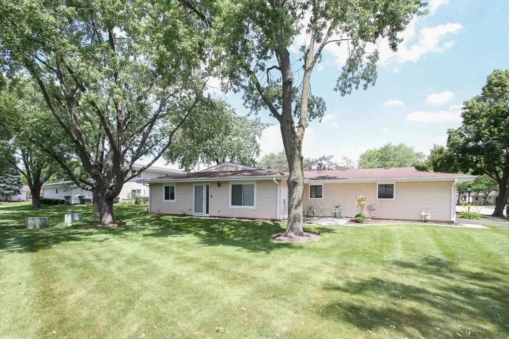 1010 Glastonbury Lane Schaumburg IL 60193