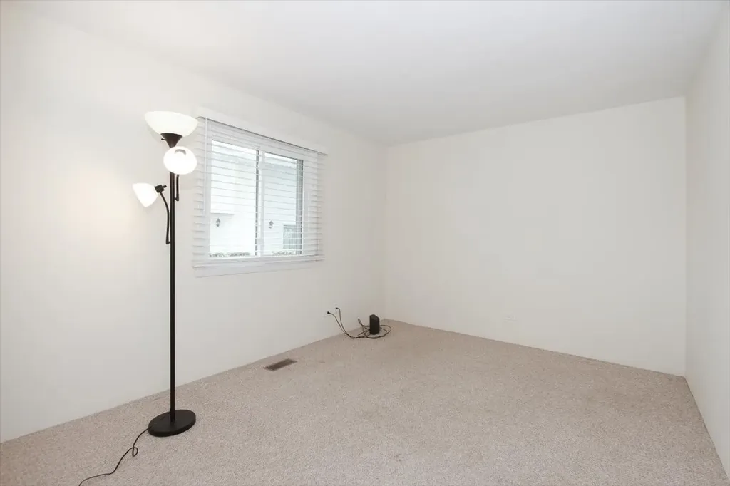 1010 Glastonbury Lane Schaumburg IL 60193
