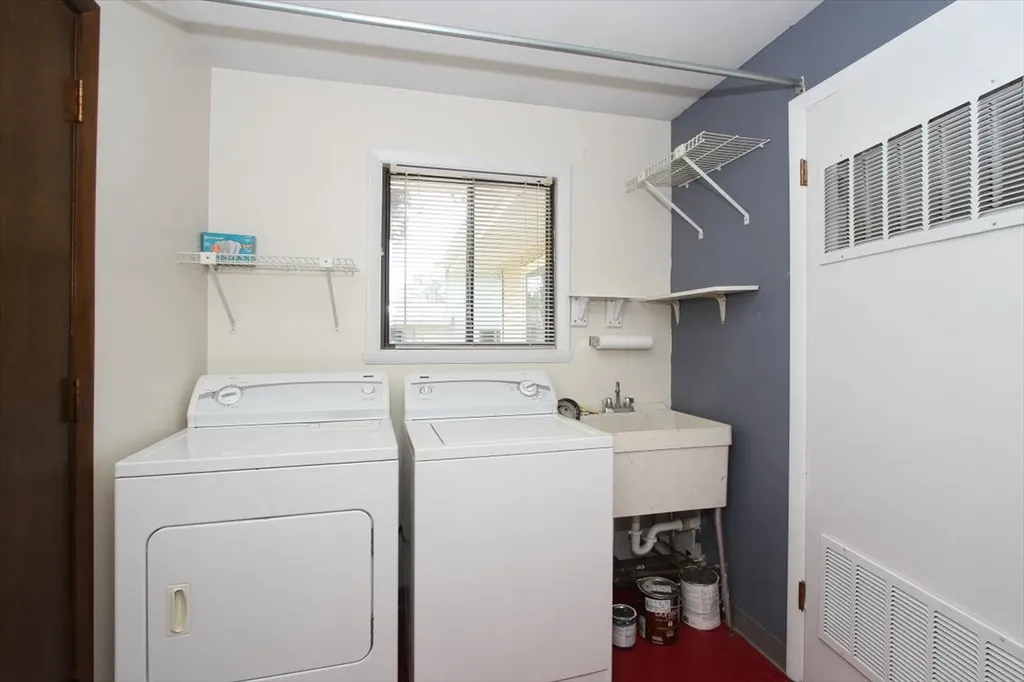 1010 Glastonbury Lane Schaumburg IL 60193