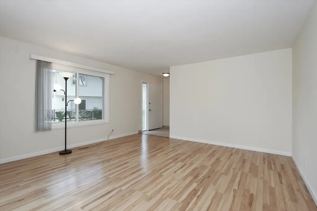 1010 Glastonbury Lane Schaumburg IL 60193