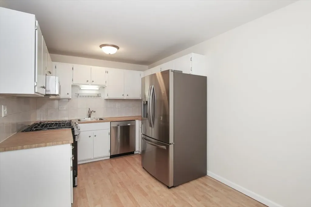 1010 Glastonbury Lane Schaumburg IL 60193