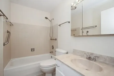 1010 Glastonbury Lane Schaumburg IL 60193