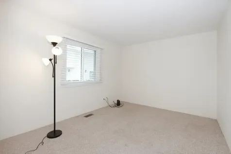 1010 Glastonbury Lane Schaumburg IL 60193
