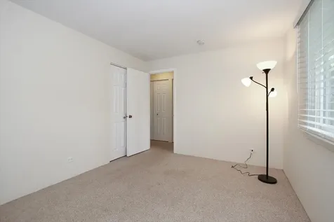 1010 Glastonbury Lane Schaumburg IL 60193