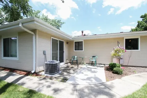 1010 Glastonbury Lane Schaumburg IL 60193