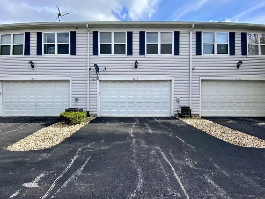 2279 Barrington Drive E Aurora IL 60503