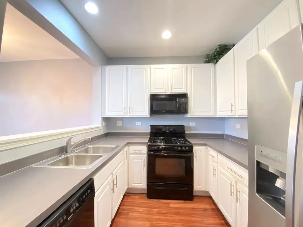 2279 Barrington Drive E Aurora IL 60503