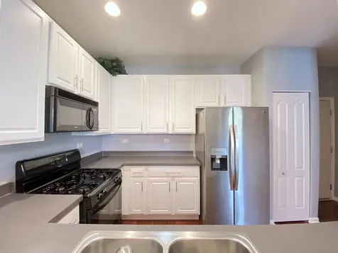 2279 Barrington Drive E Aurora IL 60503