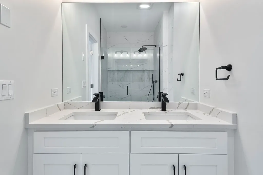 4938 West Medill Avenue Chicago IL 60639