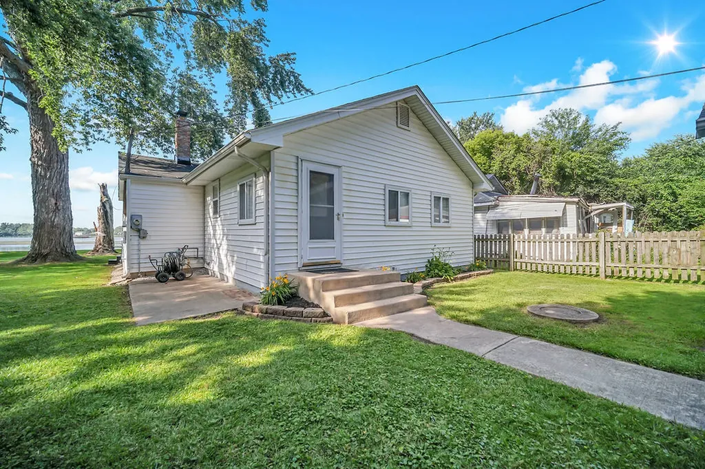 28422 West Park Avenue Wauconda IL 60084