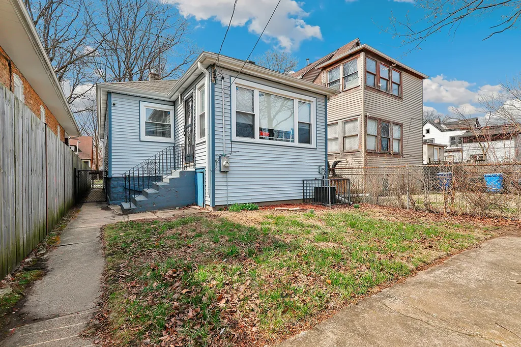 11945 South Yale Avenue Chicago IL 60628