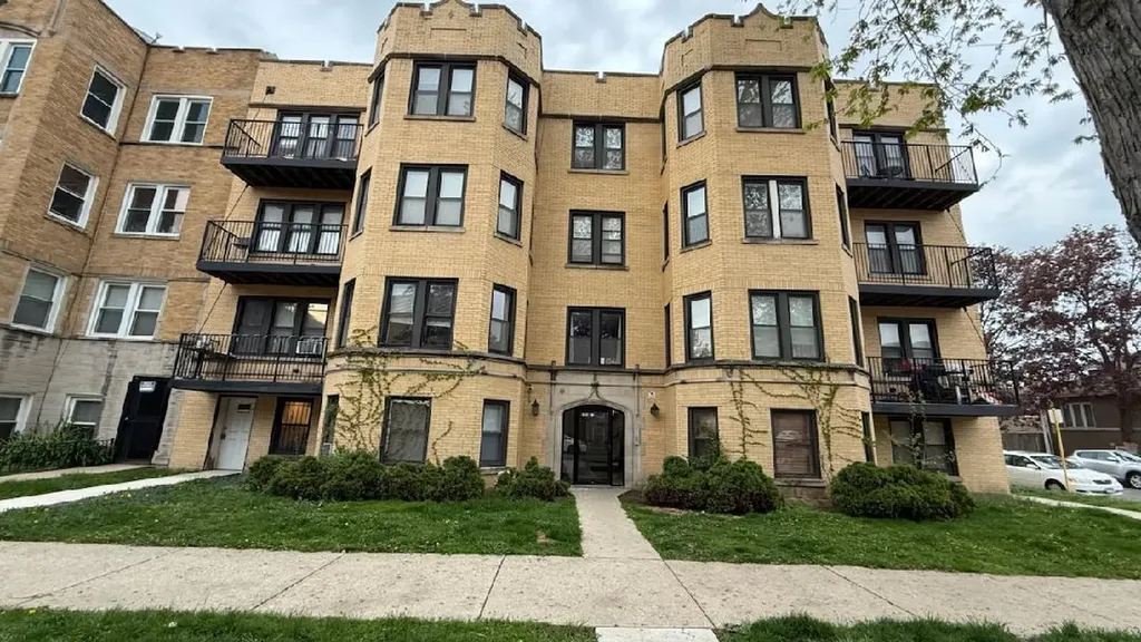 6503 North Mozart Street Chicago IL 60645