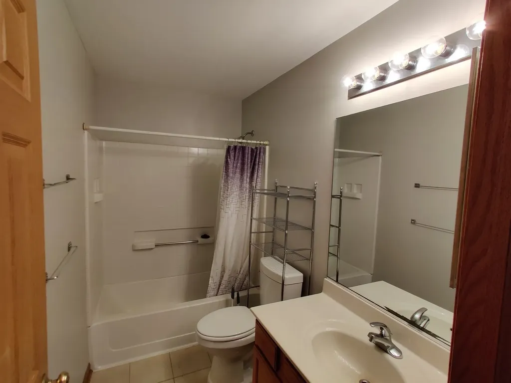 889 Symphony Drive Aurora IL 60504