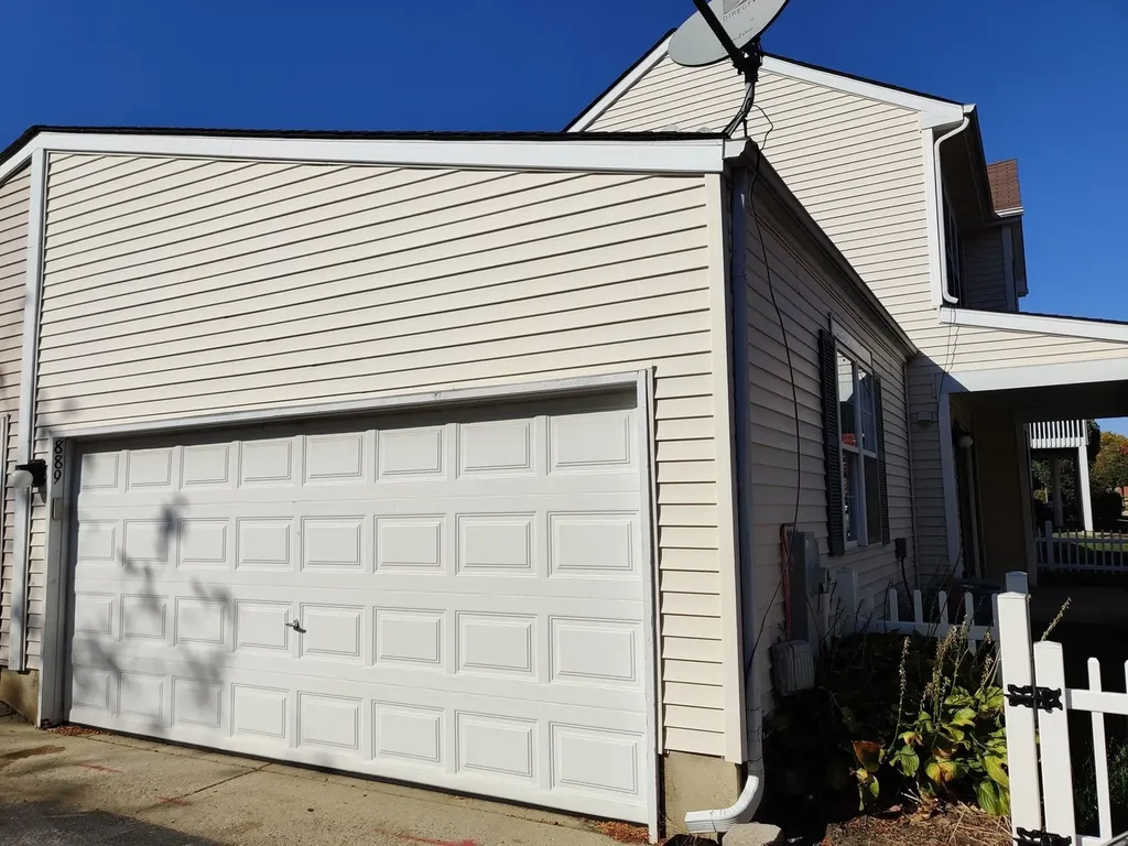 889 Symphony Drive Aurora IL 60504